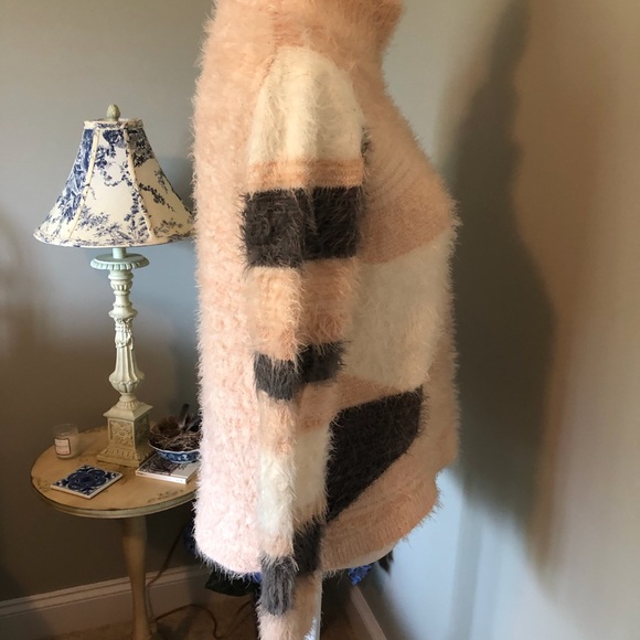 Vince Camuto brand pink, grey and ivory eye lash sweater - Picture 4 of 10